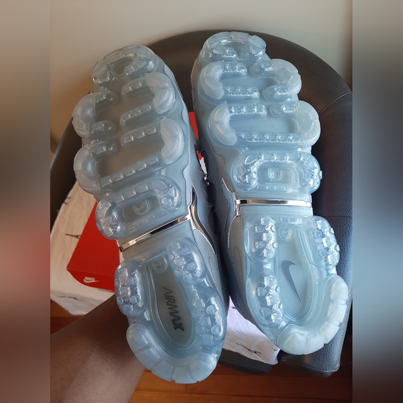 AIR VAPORMAX PLUS - Picture 5 of 6